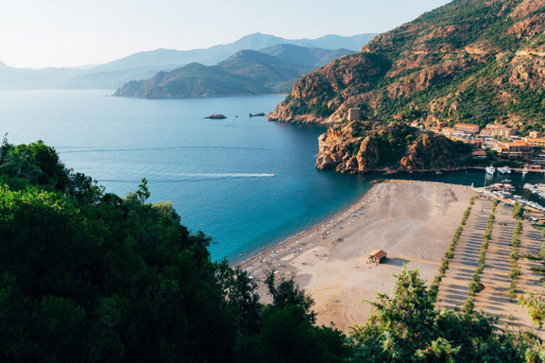 Von Nordfriesland ins Mittelmeerparadies: Top 5 Reiseziele auf Korsika, Sardinien & Palma