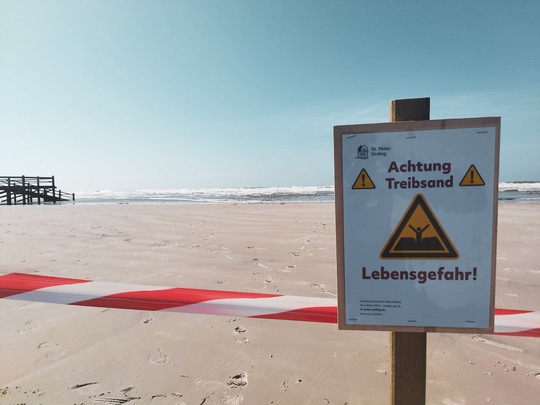 St. Peter-Ording warnt im Strandabschnitt Bad vor akuter Gefahr durch Treibsand