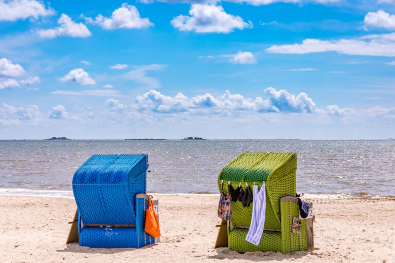 Über 50 Föhrer Strandkörbe kommen unter den Hammer  Versteigerung