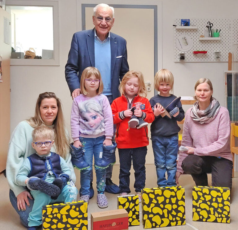 Niebüll: Rotarier spenden Familien Kinderschuhe